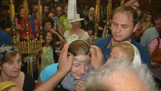 Πλήθος πιστών στον Εσπερινό της Παναγίας με τα φιδάκια στο Μαρκόπουλο