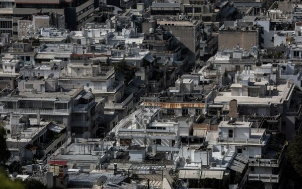 «Αλαλούμ» με τα κοινόχρηστα: Αγοραστές αρνούνται να πάρουν στις πλάτες τους «βάρη» άλλων