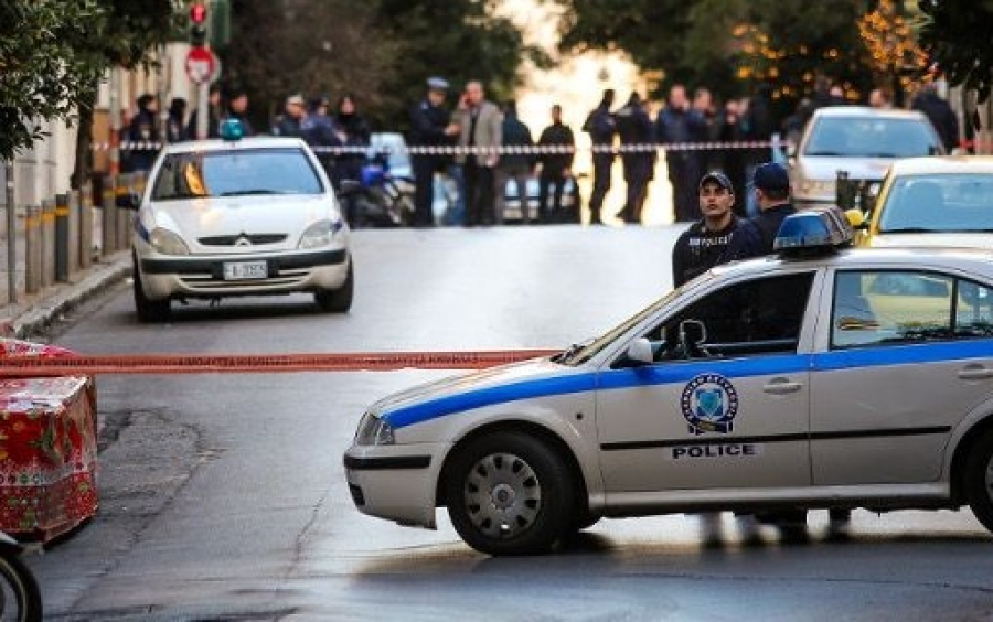 Εκρηξη στο Κολωνάκι, στον Αγ.Διονύσιο -Τραυματίες αστυνομικός και ο νεωκόρος