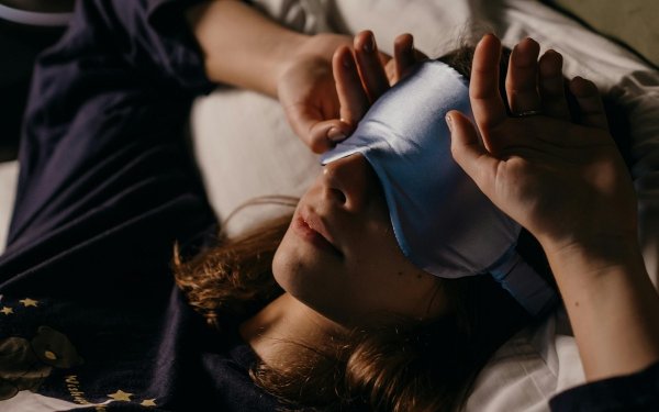 Οι 8 ώρες δεν αρκούν: Γιατί οι γυναίκες πρέπει να κοιμούνται περισσότερο