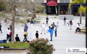 Τα παιδιά γνώρισαν το τένις στην καρδιά του Αργοστολίου με το «Street Tennis for Kids»