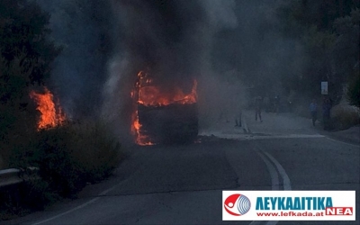 Λευκάδα: Παρανάλωμα του πυρός έγινε λεωφορείο του ΚΤΕΛ