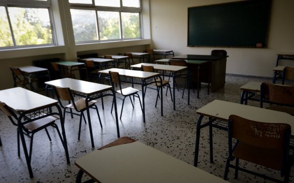 Και επίσημα μαθήματα και το καλοκαίρι στα σχολεία, πότε ξεκινούν οι διακοπές για τους μαθητές