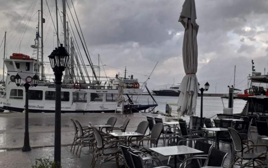 Η “Αθηνά” έφερε βροχές, ανέμους, αλλά και… πολυκοσμία στη μαρίνα της Σάμης!