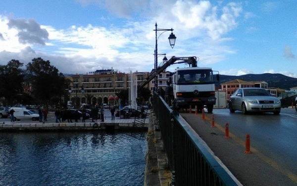 Πτώση οχήματος στη θάλασσα στη Λευκάδα