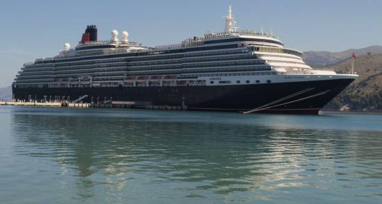 Επιβλητική "Βασίλισσα" στο Αργοστόλι