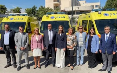 Παραδόθηκαν στο ΕΚΑΒ τα 20 εξοπλισμένα ασθενοφόρα-δωρεά της Ένωσης Ελλήνων Εφοπλιστών