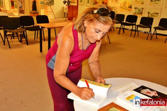 Ένα μεγάλο μπράβο στην Κεφαλονίτισσα ζωγράφο Πολύμνια! Δώρισε 100 πίνακές της στο Δημοτικό Γηροκομείο