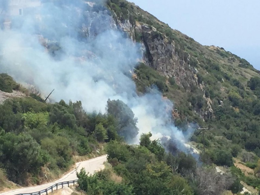 Τώρα: Φωτιά στο Μαρκόπουλο