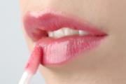 Πώς να φτιάξετε μόνες σας το καλύτερο lip gloss (pic)