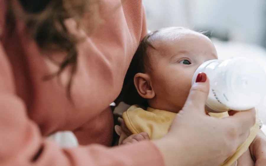 Τι ισχύει για την μετάδοση κορονοϊού στα μωρά μέσω θηλασμού