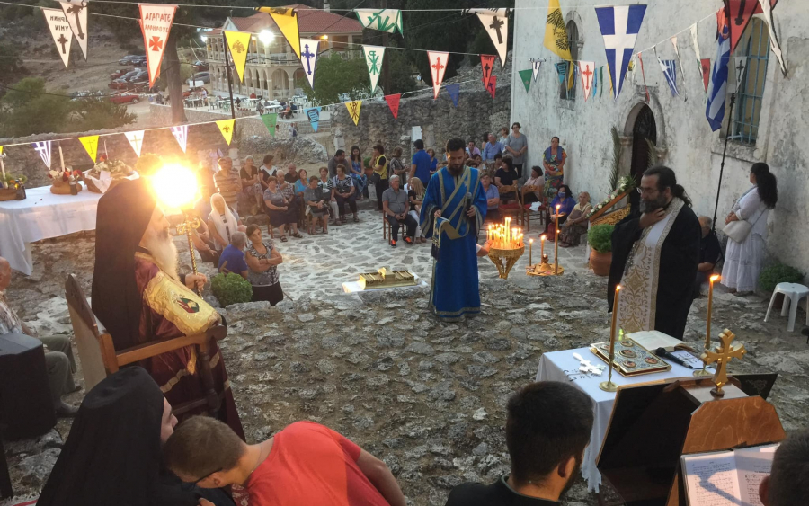Ο Μέγας Πανηγυρικός Εσπερινός στην Ι.Μ. Γεννεσίου Θεοτόκου Ατρου (εικόνες)