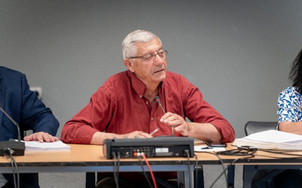 Βαλλιανάτος: Θα πρέπει να απομακρυνθούν παλιά αυτοκίνητα και μηχανάκια από τις βιτρίνες των καταστημάτων