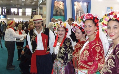 Η χορωδία και το χορευτικό  του  Συλλόγου Κερκυραίων Θεσσαλονίκης ( Ο  Άγιος Σπυρίδων)