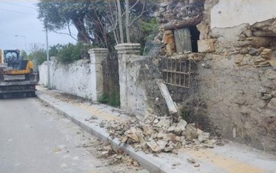 Σεισμός στην Ζάκυνθο: Κατέρρευσε κομμάτι του τοίχου στο Μετόχι του Αγίου Διονυσιου (video)