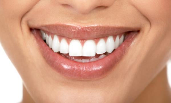 Μάθετε ποιες τροφές σας λερώνουν τα δόντια