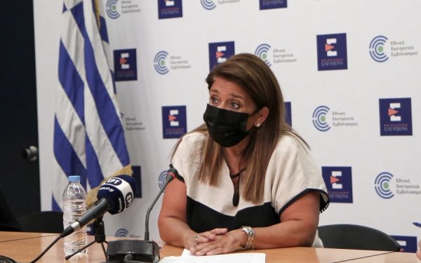 Με μάσκες στις παρελάσεις: «Μπορεί να είναι σε ανοιχτό χώρο, αλλά θα υπάρχει συγχρωτισμός»