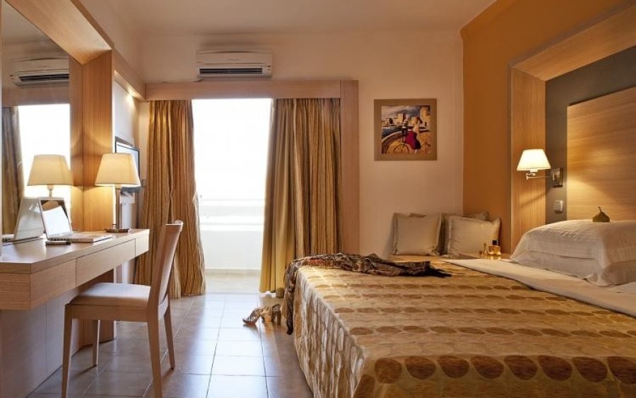 Το Cephalonia Palace Hotel χαρίζει έπιπλα λόγω ανακαίνισης