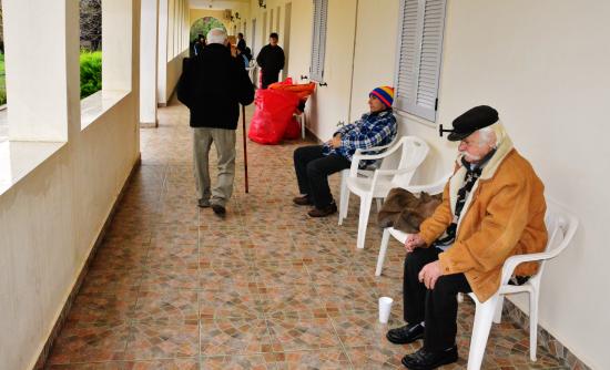 Το κρύο αντίπαλος των ηλικιωμένων που φιλοξενούνται στον Άγιο Γεράσιμο – Προβλήματα με την θέρμανσή τους (εικόνες + video)