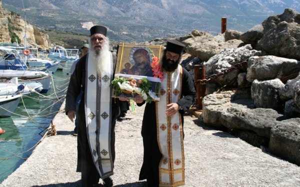 Το γιορτάσι της Παναγίας της Διώτισσας, στις 2-7-2014 (των Βλαχερνών), πάνω στη βραχονησίδα Δίας, που βρίσκεται στα νότια της Κεφαλονιάς μας