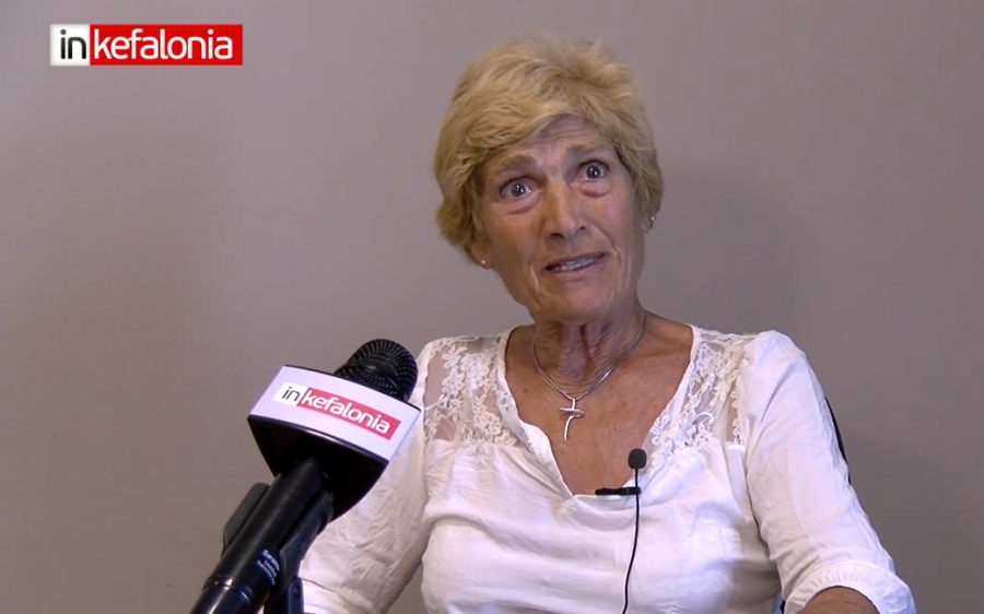 Η 81χρονη σέρφερ Αναστασία στο INKEFALONIA : Ταξιδεύω στον ουρανό με τα μανιασμένα κύματα (VIDEO)