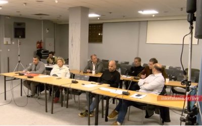 Σε διαγωνισμό ευαισθησίας μετατράπηκε η συζήτηση για τις σχολικές αίθουσες