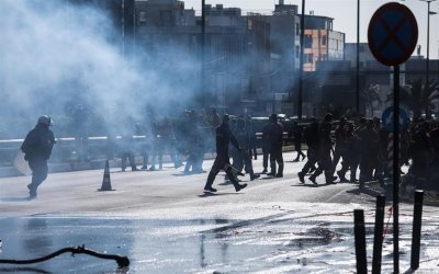 Ένταση στην Κηφισίας: Καταγγελία για ακρωτηριασμό εποχικού πυροσβέστη από κροτίδα αστυνομικών