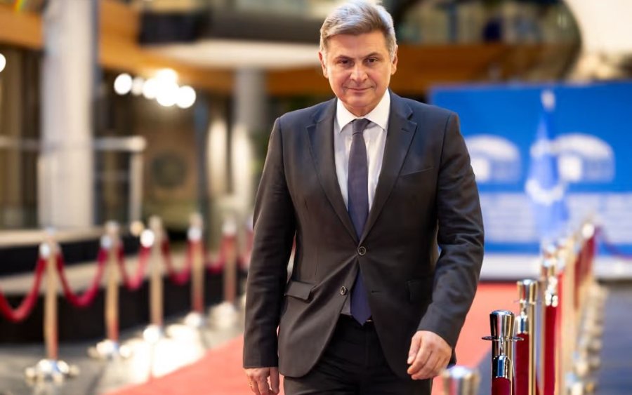 Ο Φαραντούρης φέρνει στο Ευρωκοινοβούλιο τις πρακτικές των funds και servicers