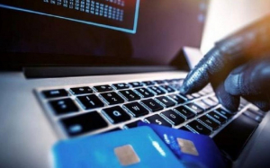 Εξαρθρώθηκε εγκληματική ομάδα στην Κεφαλονιά - Διέπραττε απάτες μέσω διαδικτύου - 5 συλλήψεις στο Αργοστόλι και 1 στην Πάτρα