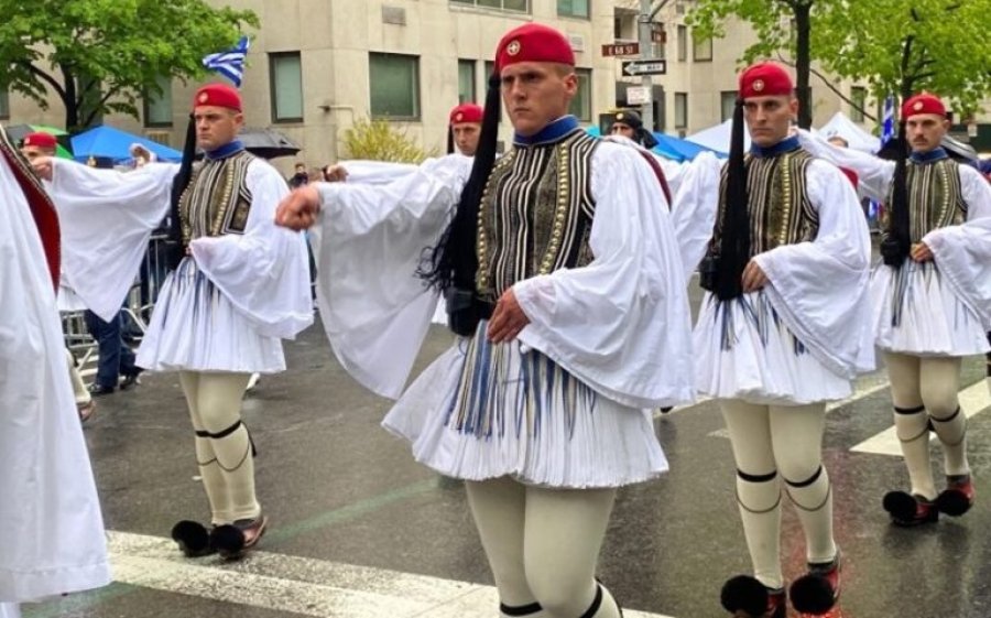 25η Μαρτίου Μανχάταν: Υπό καταρρακτώδη βροχή η παρέλαση της ομογένειας