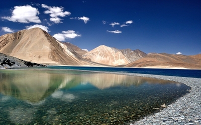 Η λίμνη με τις διαφορετικές αποχρώσεις!