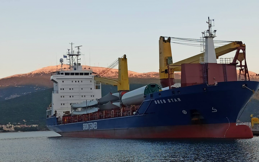 (UPD) Ξανά στη Σάμη οι ανεμογεννήτριες με νέο πλοίο - Στο Δήμο τα διαφυγόντα κέρδη άνω των 360.000 ευρώ