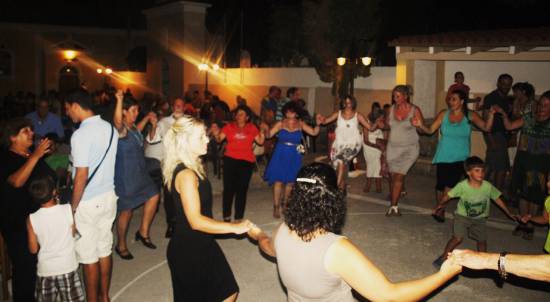 Στα Φωκάτα την Κυριακή το βράδυ έγινε της… σαρδέλας!