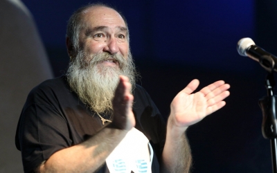 Πέθανε ο Τζίμης Πανούσης!