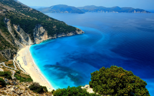 Η Daily Mail αποθεώνει 17 ελληνικά νησιά μεταξύ αυτών και την Κεφαλονιά - Διακοπές για όλα τα γούστα και τα βαλάντια...