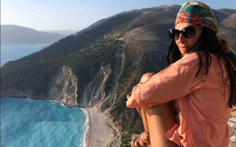 Αφιέρωμα Travel.gr: «Είναι πολλά νησιά μαζί» -Η Κεφαλονιά της Τζίνας Κωνσταντοπούλου