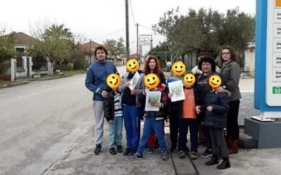 Αφισοκόλληση για καλό σκοπό από το Ειδικό Δημοτικό Σχολείο Περατάτων