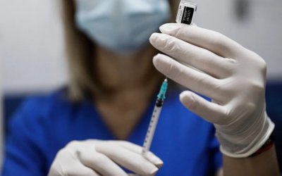 Αναμνηστική δόση: Τι εμβόλιο πρέπει να κάνετε, τι αλλάζει αν έχετε νοσήσει