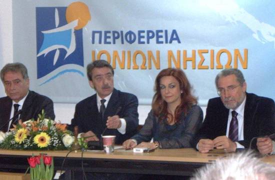1. Από αριστερά: Σπ. Σπύρου, Νίκος Μηλιώτης, Ανδρ. Δαγκλή, Ι. Αγαλιανός