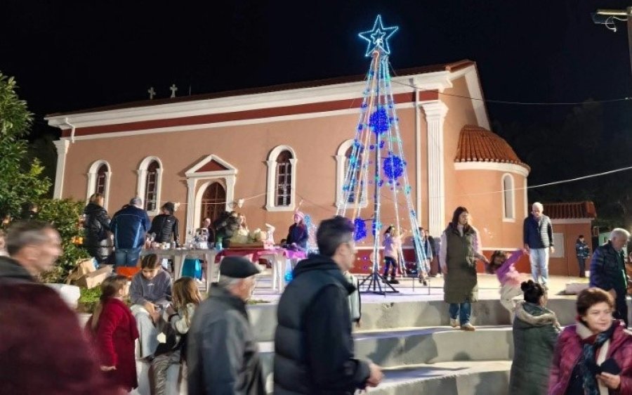 Όλοι βρέθηκαν στην Σκάλα για το Άναμμα του Χριστουγεννιάτικου Δέντρου