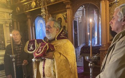Όρθρος και θεία λειτουργία στην ιερά Μόνη Κορωνατου στο Ληξούρι