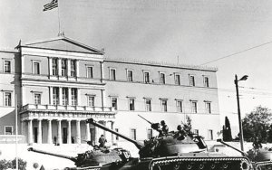 Γαβριήλ Μανωλάτος για την 21η Απριλίου: Η μνήμη ως ευθύνη και η δημοκρατία ως διαρκές ζητούμενο