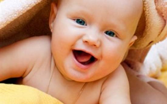 Τα δίγλωσσα μωρά ξεχωρίζουν τις γραμματικές διαφορές προτού μιλήσουν