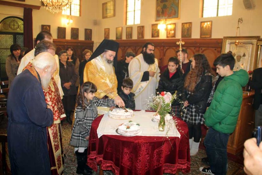 Έκοψαν την πρωτοχρονιάτικη βασιλόπιτα στα Ζόλα (εικόνες)