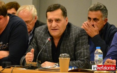 Η κοινωνία ζητά λύσεις, όχι πολιτικές αναβιώσεις του παρελθόντος