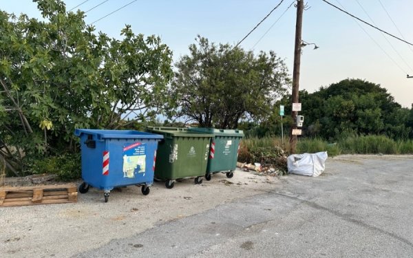 &quot;Όταν θέλετε να πετάξετε ογκώδη αντικείμενα να επικοινωνείτε πρώτα με τον Δήμο - Ανταποκρίνεται άμεσα&quot;