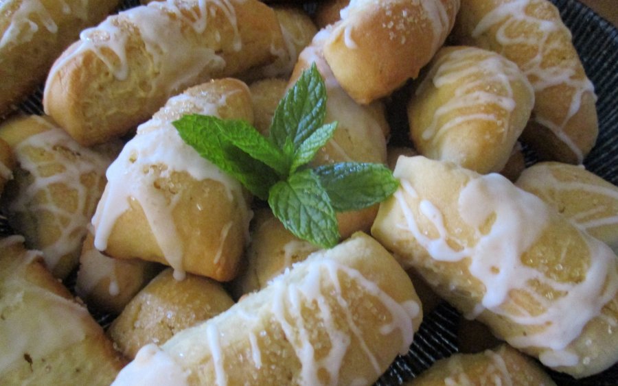 Λαχταριστά μπισκότα με γλάσο λεμονιού από την Σία Λαδά