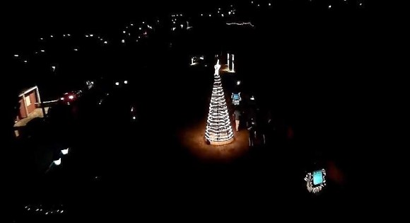 Η Φωταγώγηση του Χριστουγεννιάτικου Δέντρου στα Φαρακλάτα