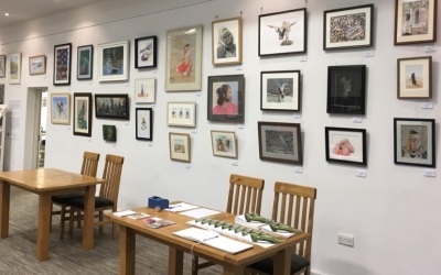 Η Τιτίκα Φαρακλού με το "Πόρτο Αθέρας" στα εγκαίνια της 17ης Διεθνούς Έκθεσης Ζωγραφικής στην Αγγλία (εικόνες)