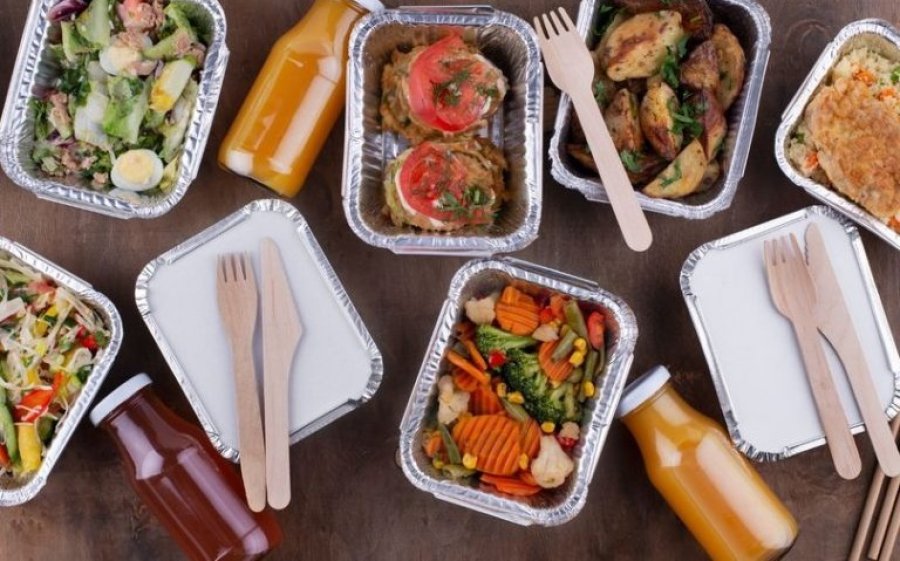 Τι πραγματικά τρώνε τα παιδιά στα σχολεία; Καμπανάκι από τη διαιτολόγο Ελένη Σολωμού